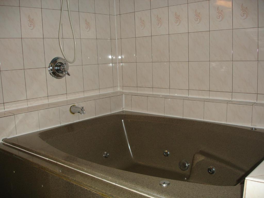 Rivera Inn & Suites Motel - image 5
