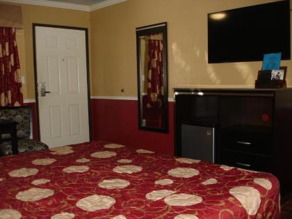 Rivera Inn & Suites Motel - image 7