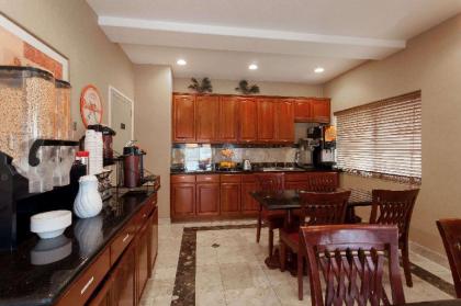 Howard Johnson Hotel & Suites by Wyndham Pico Rivera - image 15