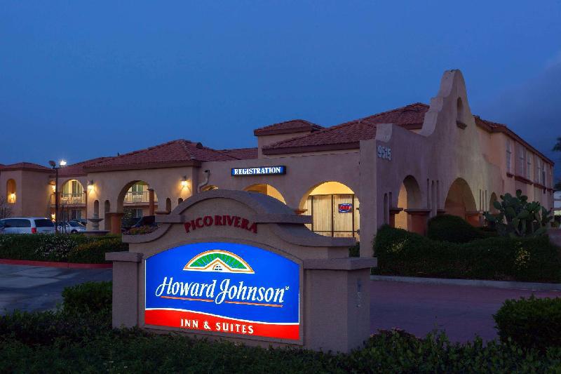 Howard Johnson Hotel & Suites by Wyndham Pico Rivera - image 3