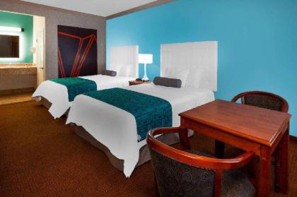 Howard Johnson Hotel & Suites by Wyndham Pico Rivera - image 8