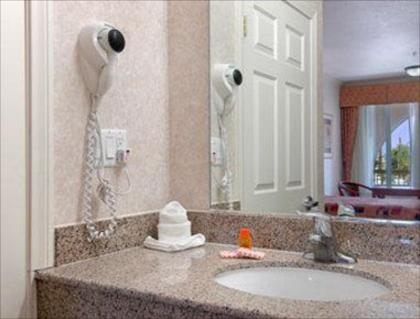 Howard Johnson Hotel & Suites by Wyndham Pico Rivera - image 9