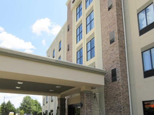 Comfort Suites Greenville South - image 3