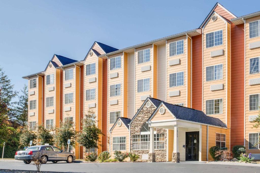 Microtel Inn & Suites by Wyndham Pigeon Forge - main image