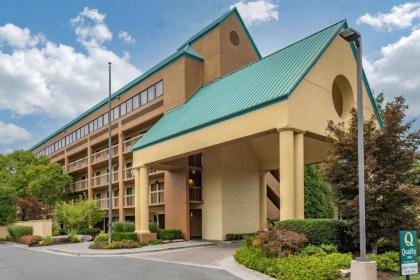 Quality Inn Near the Island Pigeon Forge - image 2