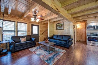 Woodland Escape 3 Bedrooms Hot Tub Pool Access WiFi Sleeps 9