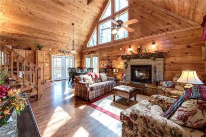 Lazy Cub Lodge 3 Bedrooms Pool Table Hot Tub WiFi Sleeps 10 - image 1