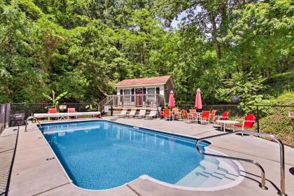 Pigeon Forge Cabin by Dollywood with Private Pool!