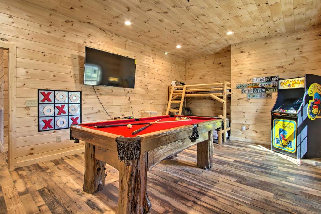 Riverfront Cabin with Hot Tub - 3 Miles to Dollywood - image 2