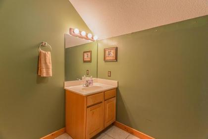 Bear Claw · Bear Claw Retreat in Pigeon Forge! - image 2