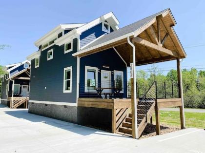 Cozy Smoky mountain tiny House Pigeon Forge Tennessee