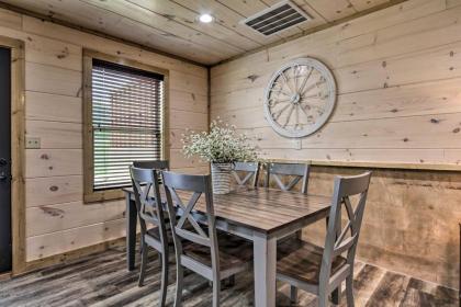 Rustic mtn Retreat 1 mi to Pigeon Forge Parkway Pigeon Forge Tennessee