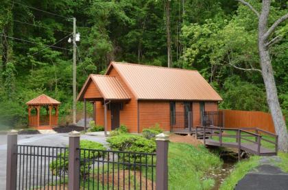 Bear Bottoms Pigeon Forge Tennessee