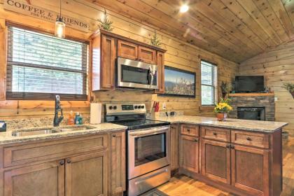 Luxe Cozy Cabin with Hot Tub and Pool Near Town! - image 4