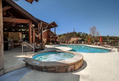 Hibernation Hideaway   hot tub and community pools Pigeon Forge