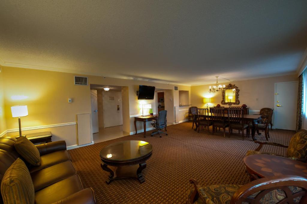 DoubleTree By Hilton Baltimore North Pikesville - image 5