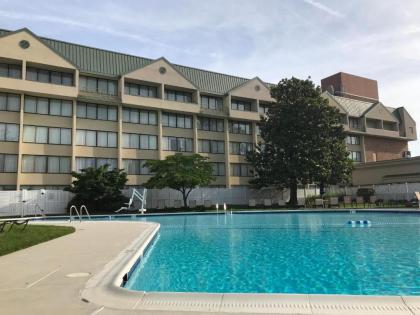 DoubleTree By Hilton Baltimore North Pikesville - image 9