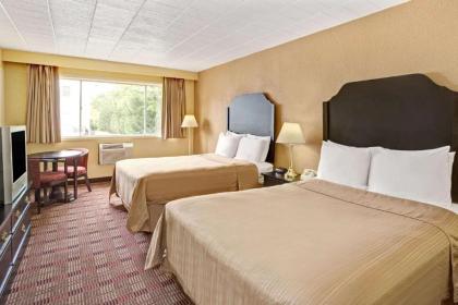 Howard Johnson by Wyndham Pikesville - image 11