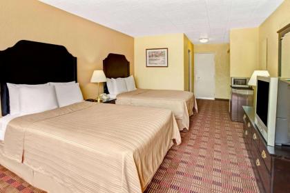 Howard Johnson by Wyndham Pikesville - image 13