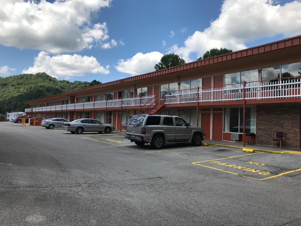 Daniel Boone Motor Inn - image 3