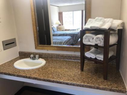 Daniel Boone Motor Inn - image 5