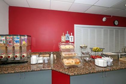 Econo Lodge Inn And Suites - Pilot Mountain - image 15