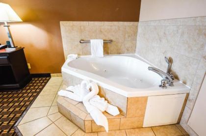 Hampton Inn & Suites Pine Bluff - image 21