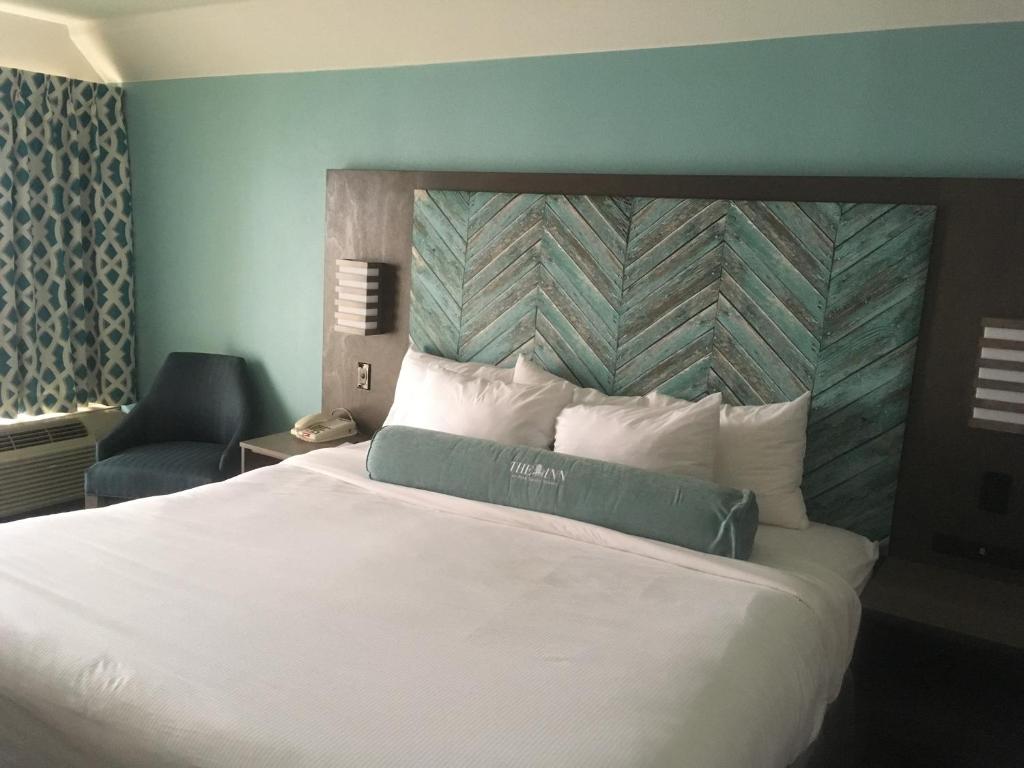 The Inn at Pine Knoll Shores - image 3