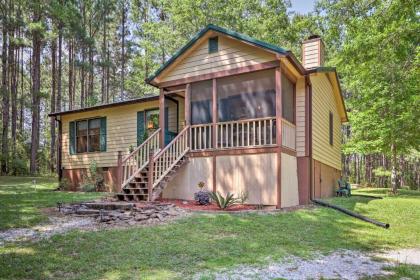 Cozy Pine mountain Cabin with Screened Porch and Yard Pine mountain