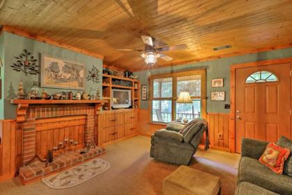 Cozy Pine Mountain Cabin with Screened Porch and Yard! - image 15