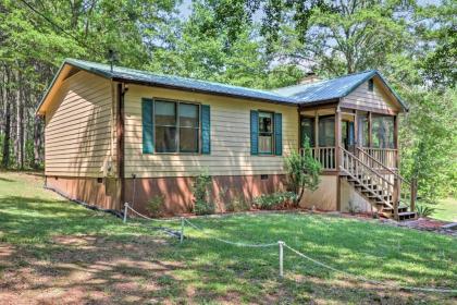Cozy Pine Mountain Cabin with Screened Porch and Yard! - image 5