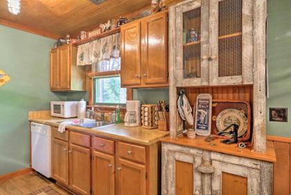 Cozy Pine Mountain Cabin with Screened Porch and Yard! - image 6