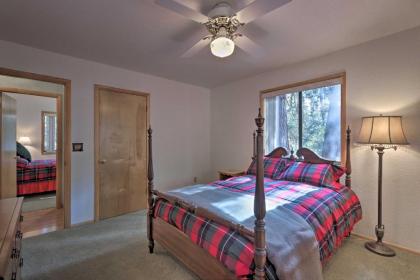 Spacious Pine Getaway with 2 Decks 2 Mi to Downtown - image 8