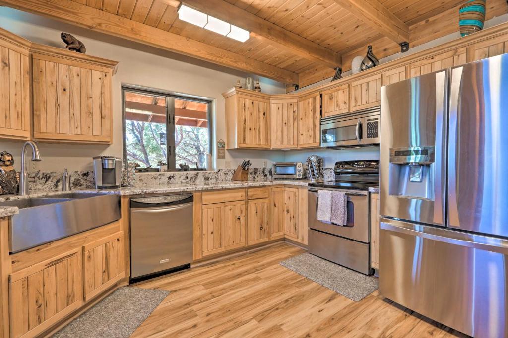 Rugged Rim Country Cabin with Luxury Interior! - image 7