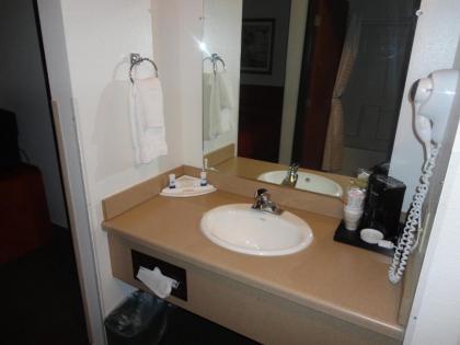 Quality Inn & Suites - image 15