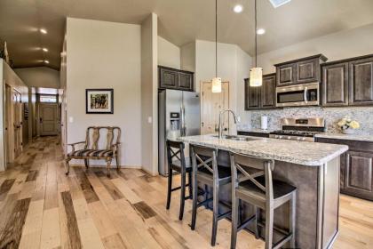 Waterfront Lakeside Home-1 Block to Boat Ramp - image 14