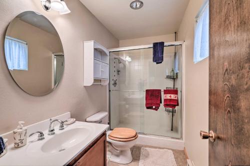 Updated Country Club Cabin Mins to 3 Golf Courses! - image 4