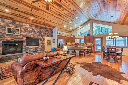 Lavish Cabin with Deck Less Than 3 Mi to Pinetop Country Club - main image