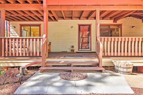 Pinetop Country Club Home with 2 Decks and Private Yard - image 3