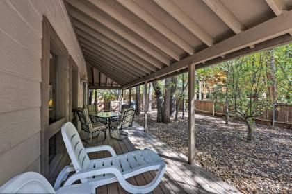 Spacious Pinetop Cabin - 7 Miles to Show Low! - image 11