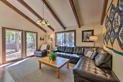 Spacious Pinetop Cabin - 7 Miles to Show Low! - image 12