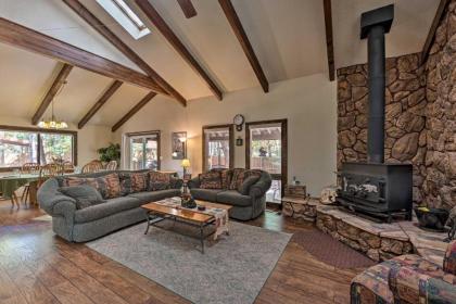 Spacious Pinetop Cabin - 7 Miles to Show Low! - image 14