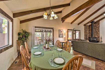 Spacious Pinetop Cabin - 7 Miles to Show Low! - image 18