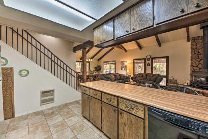 Spacious Pinetop Cabin - 7 Miles to Show Low! - image 5