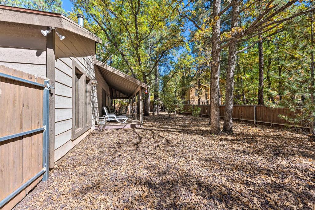 Spacious Pinetop Cabin - 7 Miles to Show Low! - image 6