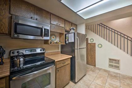 Spacious Pinetop Cabin - 7 Miles to Show Low! - image 8