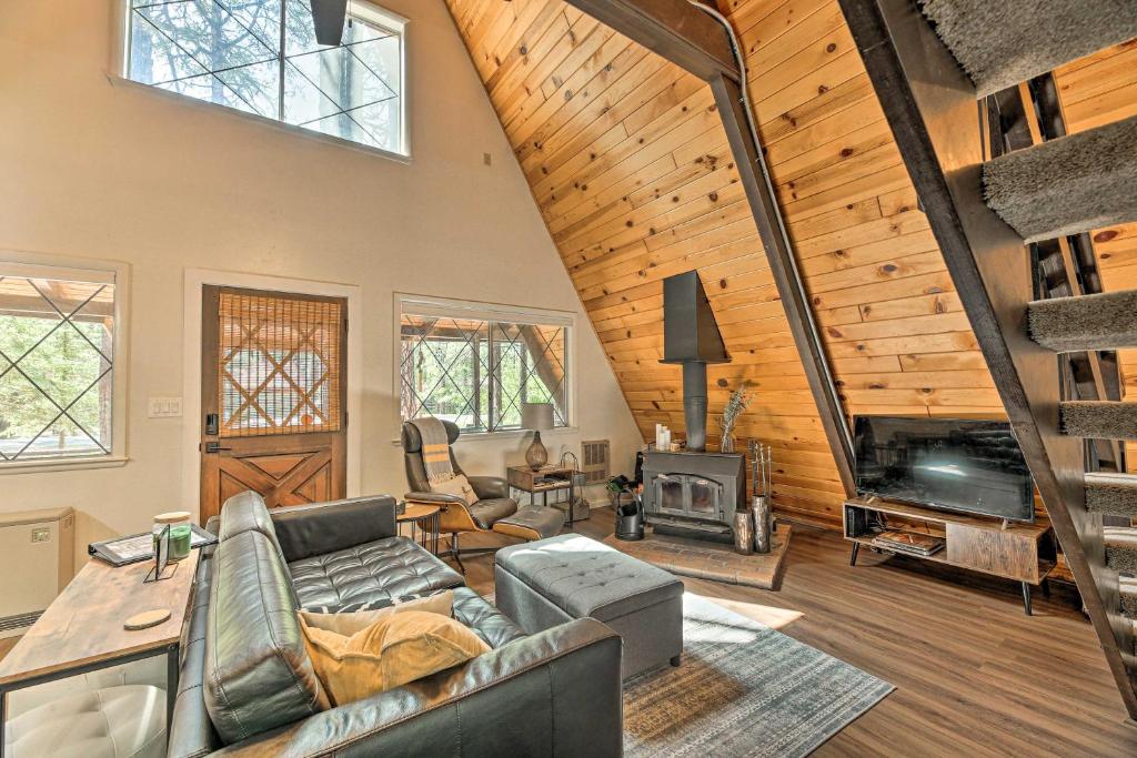 Warm A-Frame Cabin with Pet-Friendly Amenities - image 3