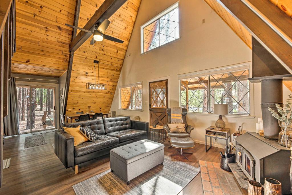 Warm A-Frame Cabin with Pet-Friendly Amenities - image 5