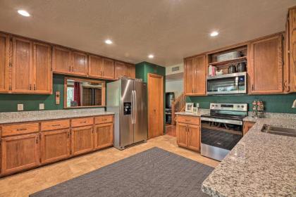 Family-Friendly Pinetop Retreat Deck and Yard! - image 12