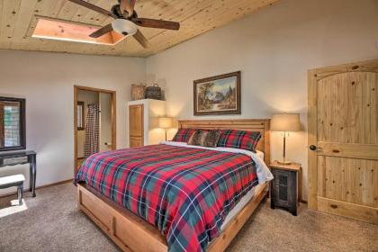 Family-Friendly Pinetop Retreat Deck and Yard! - image 17